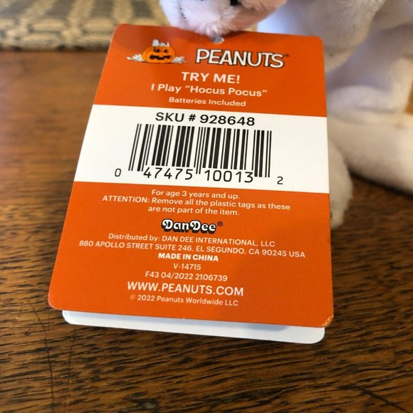 Peanuts DanDee Collectible Hocus Pocus Snoopy w/tags 2022 Walks & Sings - Picture 7 of 7